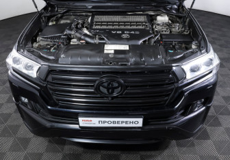 Подержанный автомобиль Toyota Land Cruiser Suv 2015 года (9 фото)