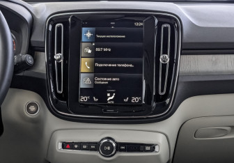 Подержанный автомобиль Volvo XC40 2021 года (17 фото)