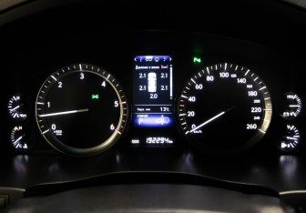 Подержанный автомобиль Lexus LX 2016 года (10 фото)