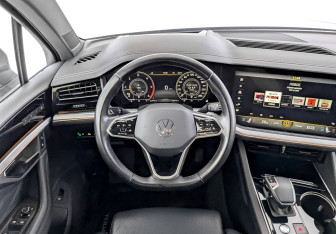 Подержанный автомобиль Volkswagen Touareg 2021 года (22 фото)