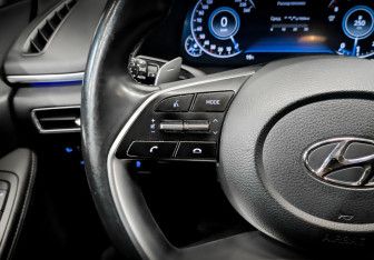 Подержанный автомобиль Hyundai Sonata 2022 года (25 фото)