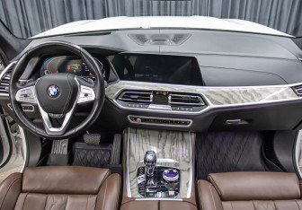 Подержанный автомобиль BMW X7 2019 года (16 фото)