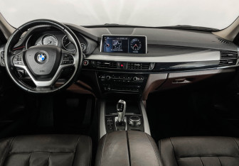 Подержанный автомобиль BMW X5 2017 года (12 фото)