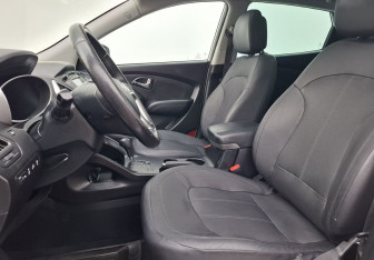 Подержанный автомобиль Hyundai ix35 2012 года (10 фото)