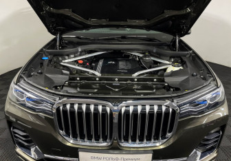 Подержанный автомобиль BMW X7 2021 года (10 фото)
