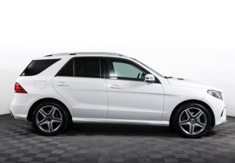 Подержанный автомобиль Mercedes-Benz GLE 2017 года (4 фото)