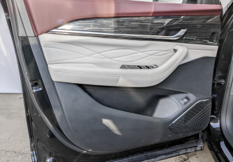 Подержанный автомобиль Geely Monjaro 2024 года (19 фото)
