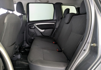 Подержанный автомобиль Nissan Terrano 2017 года (10 фото)