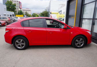 Подержанный автомобиль Chevrolet Cruze Hatchback 2013 года (4 фото)