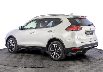 Подержанный автомобиль Nissan X-Trail 2019 года (7 фото)