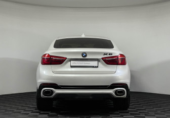 Подержанный автомобиль BMW X6 2018 года (4 фото)