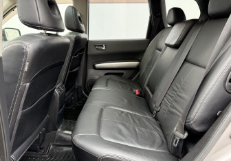 Подержанный автомобиль Nissan X-Trail 2008 года (11 фото)