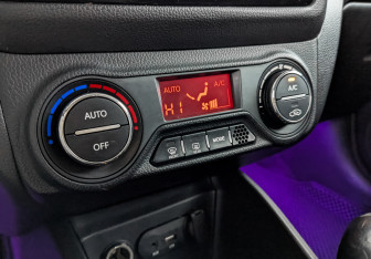 Подержанный автомобиль Kia Rio Sedan 2017 года (21 фото)