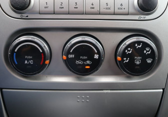 Подержанный автомобиль Suzuki Liana Sedan 2006 года (18 фото)