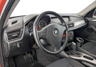 Подержанный автомобиль BMW X1 2014 года (16 фото)