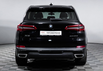 Подержанный автомобиль BMW X5 2018 года (6 фото)