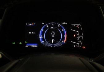 Подержанный автомобиль Lexus UX 2021 года (13 фото)