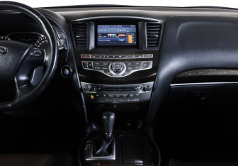 Подержанный автомобиль Infiniti QX60 2014 года (17 фото)