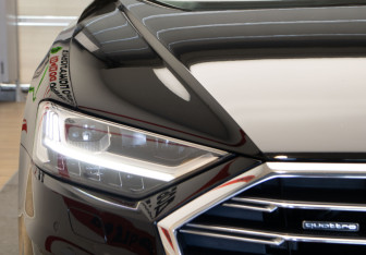 Подержанный автомобиль Audi A8 2018 года (38 фото)