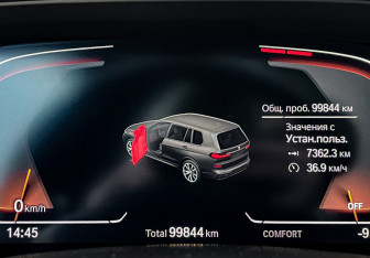 Подержанный автомобиль BMW X7 2021 года (26 фото)