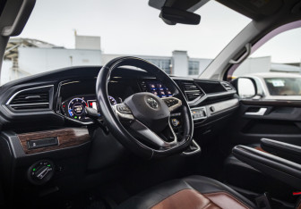 Подержанный автомобиль Volkswagen Multivan 2020 года (16 фото)