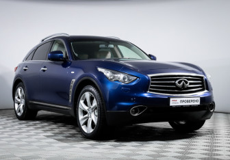 Подержанный автомобиль Infiniti FX 2013 года (3 фото)