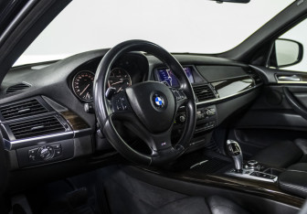 Подержанный автомобиль BMW X5 2013 года (12 фото)