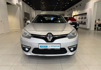 Подержанный автомобиль Renault Fluence 2014 года (2 фото)