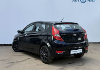 Подержанный автомобиль Hyundai Solaris Hatchback 2013 года (7 фото)