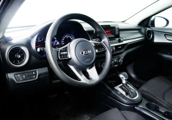 Подержанный автомобиль Kia Cerato Sedan 2019 года (10 фото)