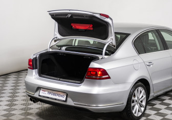 Подержанный автомобиль Volkswagen Passat Sedan 2011 года (17 фото)