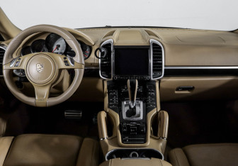 Подержанный автомобиль Porsche Cayenne 2013 года (12 фото)