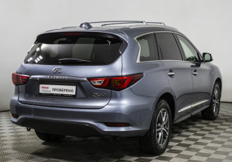 Подержанный автомобиль Infiniti QX60 2016 года (5 фото)