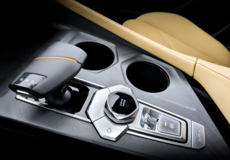 Подержанный автомобиль Changan UNI-V 2023 года (28 фото)