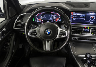 Подержанный автомобиль BMW X5 2019 года (11 фото)