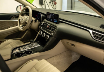 Подержанный автомобиль Genesis G70 2021 года (24 фото)