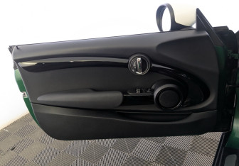 Подержанный автомобиль MINI Hatch 2019 года (19 фото)