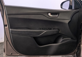 Подержанный автомобиль Hyundai Solaris Sedan 2021 года (19 фото)