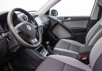 Подержанный автомобиль Volkswagen Tiguan 2010 года (10 фото)