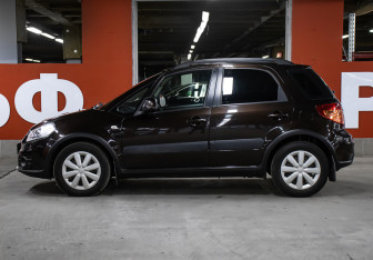 Подержанный автомобиль Suzuki SX4 Hatchback 2014 года (8 фото)