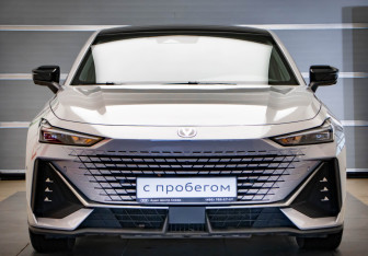 Подержанный автомобиль Changan UNI-V 2024 года (2 фото)