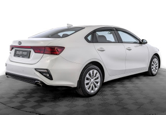 Подержанный автомобиль Kia Cerato Sedan 2019 года (5 фото)