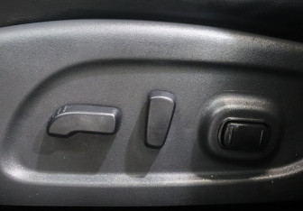 Подержанный автомобиль Nissan Pathfinder 2014 года (12 фото)