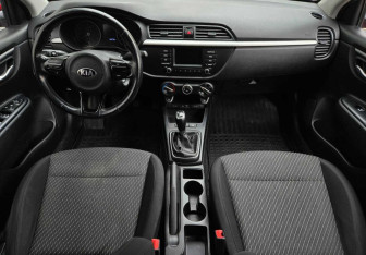 Подержанный автомобиль Kia Rio Sedan 2017 года (9 фото)