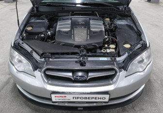 Подержанный автомобиль Subaru Legacy Sedan 2004 года (9 фото)