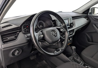 Подержанный автомобиль Skoda Rapid Liftback 2022 года (15 фото)