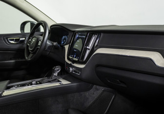 Подержанный автомобиль Volvo XC60 2020 года (9 фото)