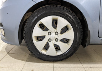 Подержанный автомобиль Kia Rio Sedan 2015 года (12 фото)