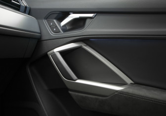 Подержанный автомобиль Audi Q3 2021 года (27 фото)