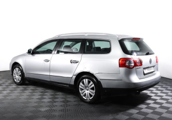 Подержанный автомобиль Volkswagen Passat Wagon 2010 года (7 фото)